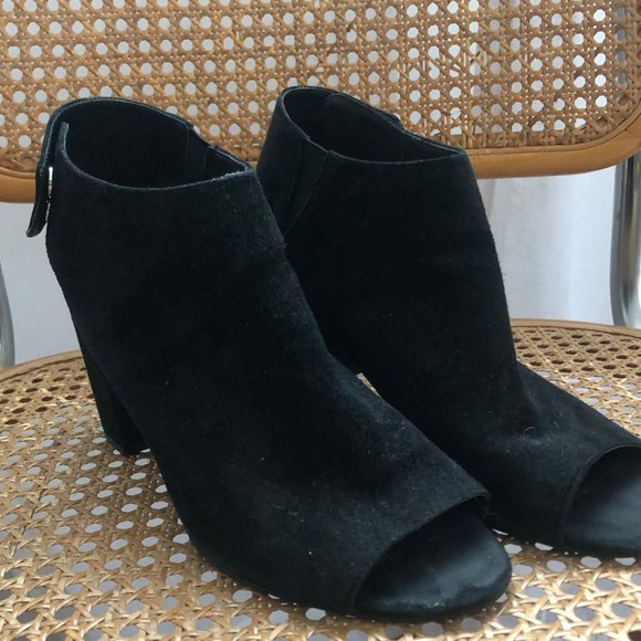 Steve Madden Black Suede 'Nonstp' Block Heels (Peep Toe and Cutout) - Picture 7 of 11